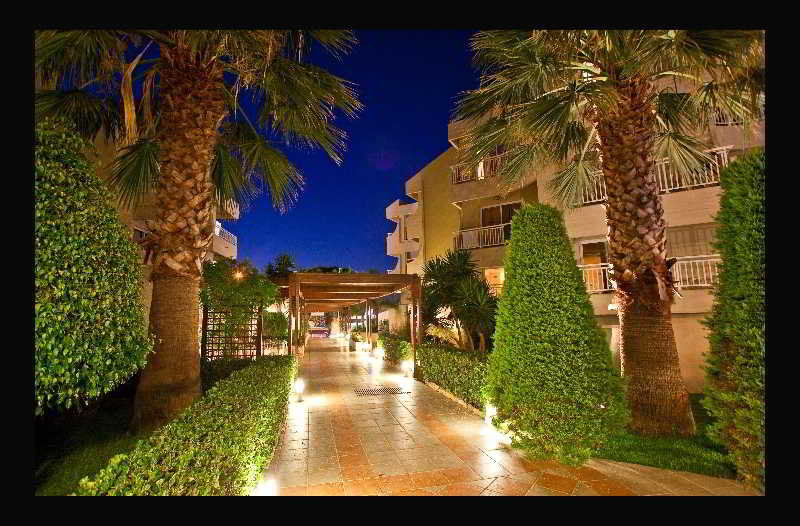 Poseidonia Lejlighedshotel 4*