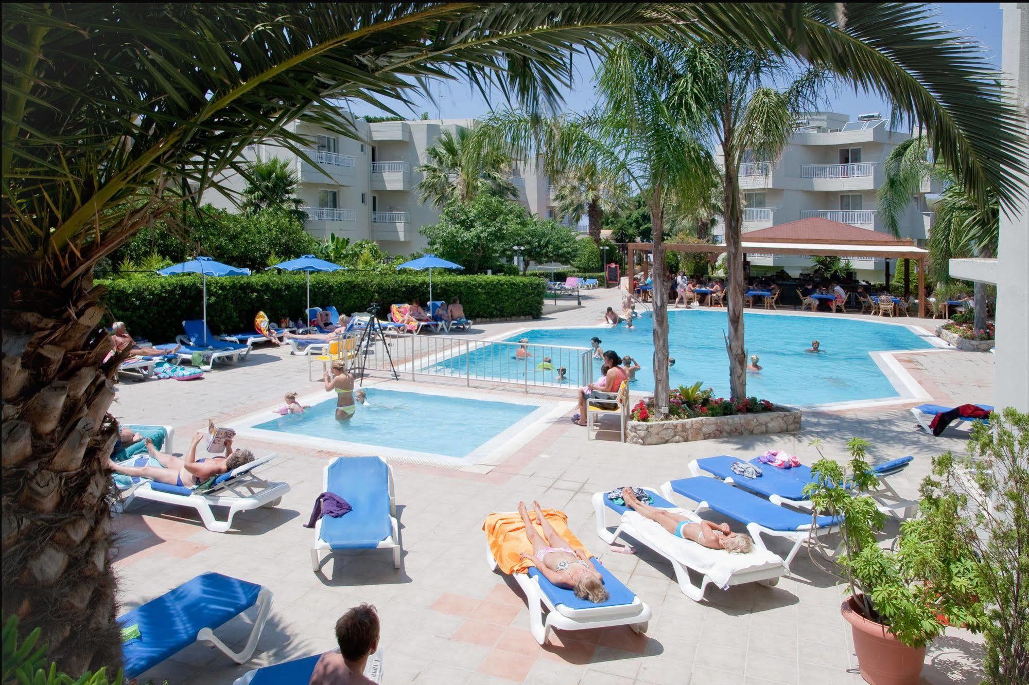 Poseidonia Lejlighedshotel 4*