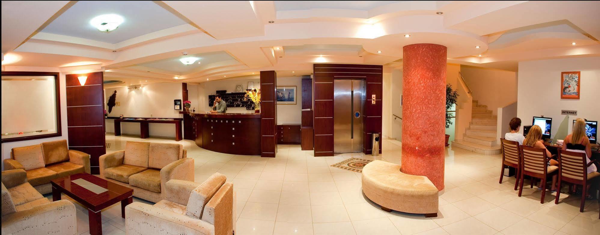 Poseidonia Aparthotel